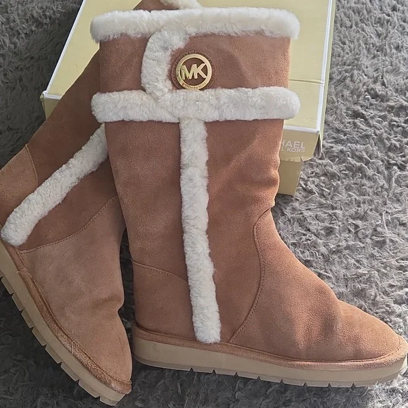 NIB Michael Kors Sz 8 Tan Suede Boots - Picture 2 of 14